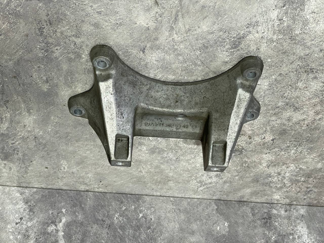 Кріплення подушки коробки передач A2112420340 MERCEDES