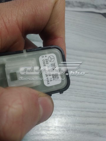 Кнопка вмикання двигуна склопідіймача передня права A2229052203 MERCEDES