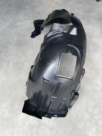 Підкрилок передній лівий A2466900100 MERCEDES