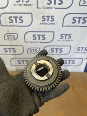 Зірочка приводу распредвала двигуна A6510301813 MERCEDES