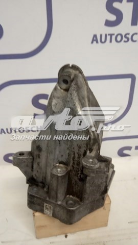 Кронштейн подушки (опори) двигуна, лівої A6512231704 MERCEDES