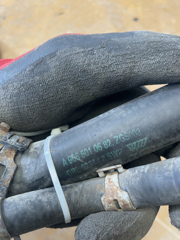 Патрубок системи охолодження A9065010682 MERCEDES