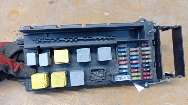 Коробка запобіжників A9065450401 MERCEDES