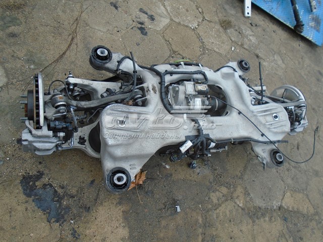 Піввісь задня, ліва LR034536 LAND ROVER