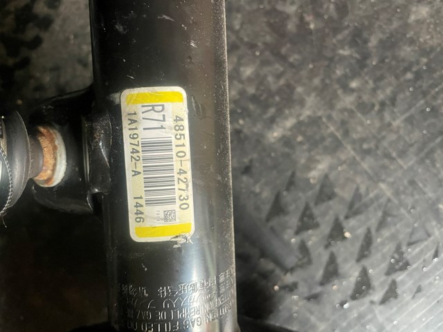 Стійка передня права 4851042730 TOYOTA