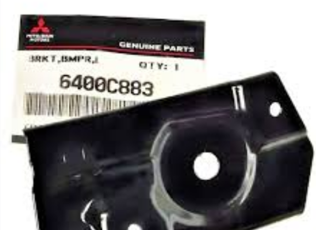 Кронштейн бампера переднього, лівий 6400C883 MITSUBISHI