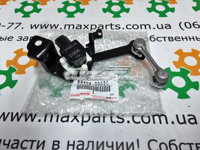 Датчик рівня положення кузова, передній лівий 8940660030 TOYOTA