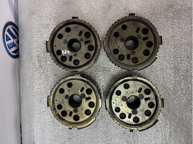 Фланець шестерні розподільного валу 03G109239B VAG