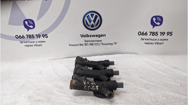Водяний патрубок 03L121131AA VAG