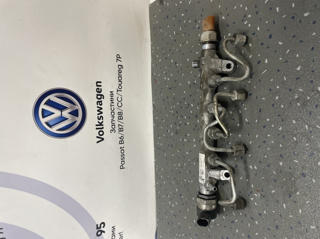 Розподільник палива 03L130089J VAG