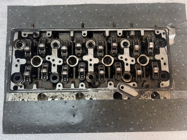 Головка циліндрів 04L103064J VAG