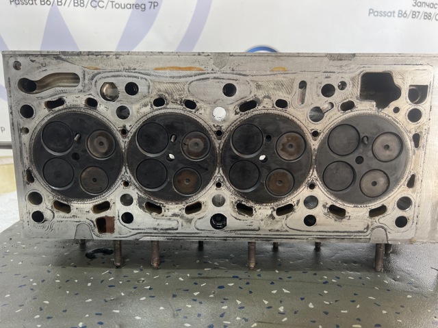 ГБЦ мотора 04L103373E VAG