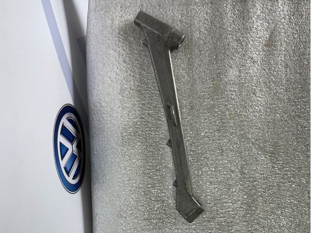 Кронштейн впускного колектора 06L129723C VAG