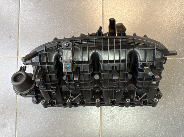 Колектор впускний 06L133201ET VAG