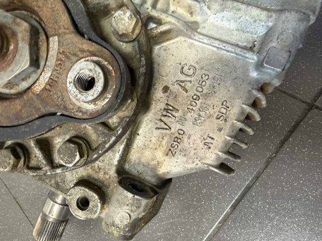 Коробка роздавальна 0AV409053T VAG