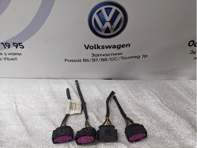 Роз'єм (фішка) фари 1J0973737 VAG