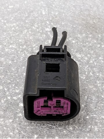 Роз'єм (фішка) генератора 1J0973772 VAG
