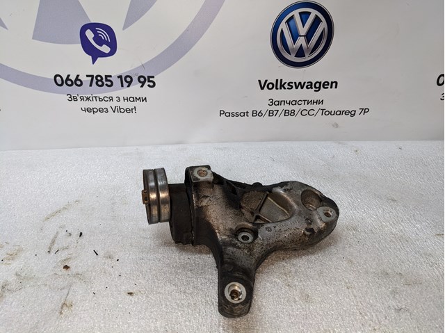 Кронштейн компресора кондиціонера 1K0260885B VAG