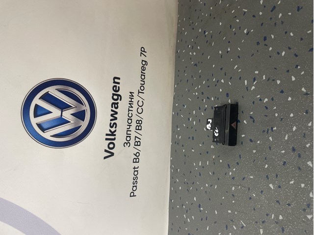 Кнопка аварійної сигналізації 3AA953509 VAG