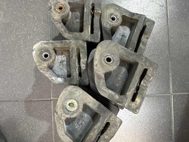 Буфер капота гумовий 3C0823427 VAG