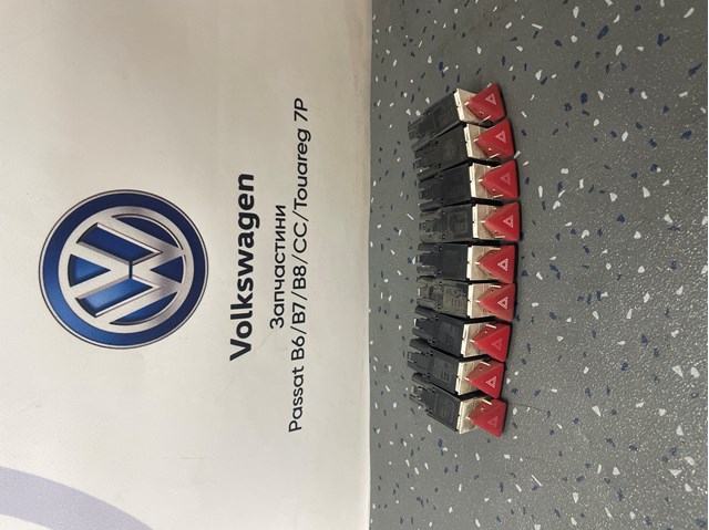 Кнопка включення аварійного сигналу 3C0953509 VAG