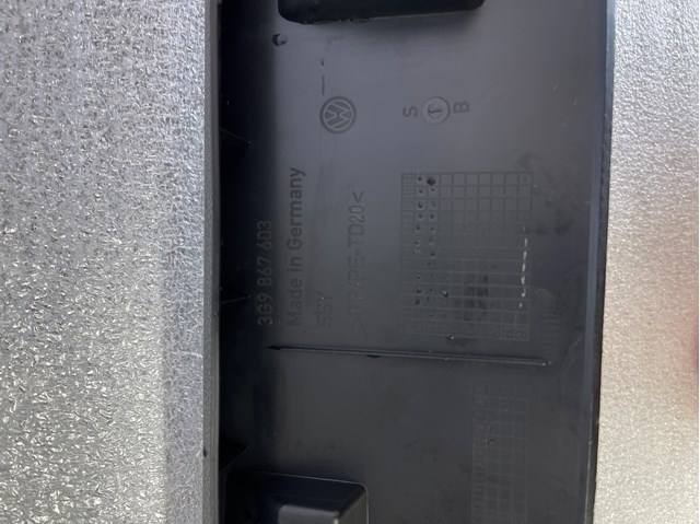 Облицювання багажника п'ятих дверей 3G9867603 VAG