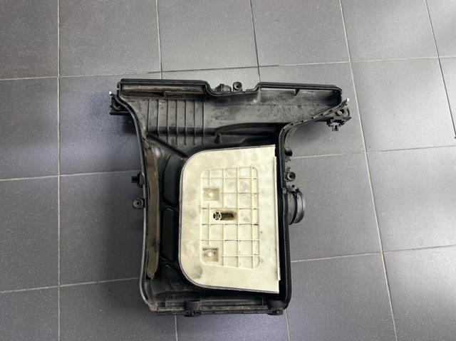 Корпус повітряного фільтра 4M0133837A VAG