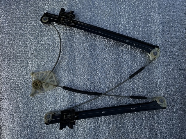 Склопідйомник з електродвигуном 4M0837461A VAG