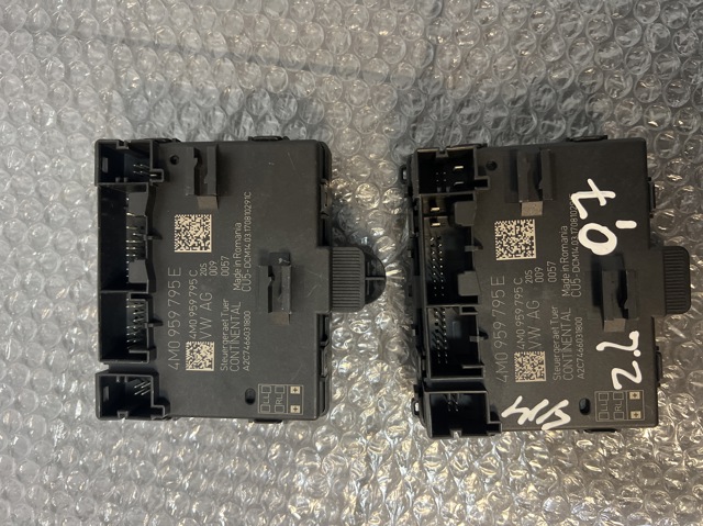Блок комфорту задніх дверей 4M0959795E VAG