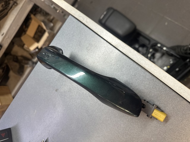 Ручка зовнішня передніх лівих дверей 510837205G VAG