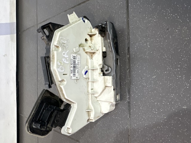 Замок передніх пасажирських дверей 5GM837016C VAG