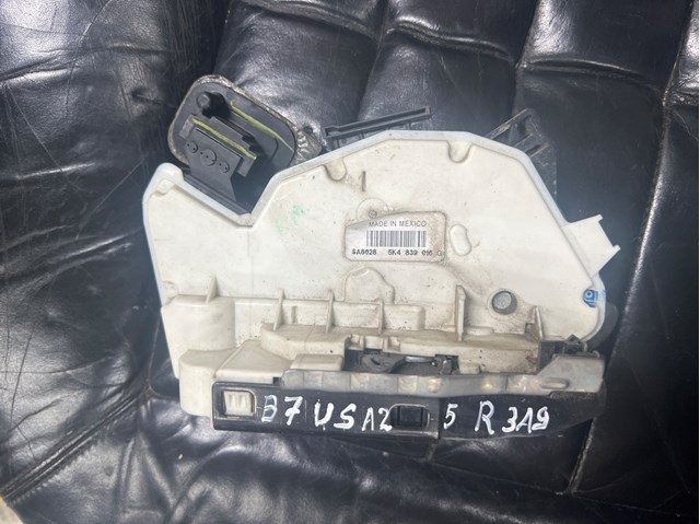 Замок задньої дверї, правої 5K4839016G VAG