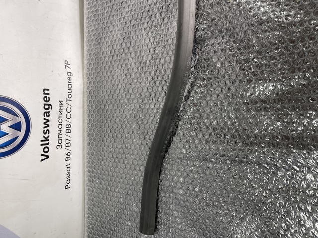 Гумка під капот 5NA823723 VAG
