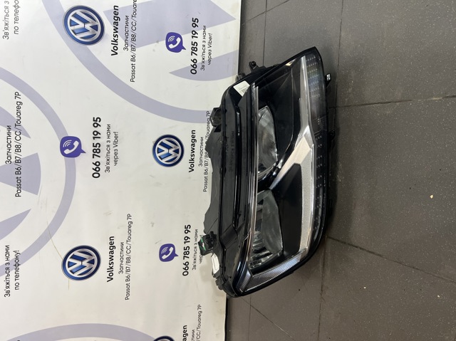 Фара основна права 5NL941006 VAG
