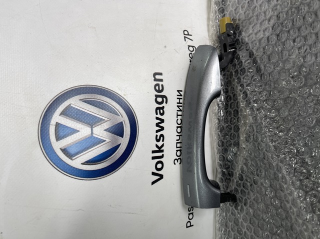 Ручка задньої двері зовнішня права 5NN837206 VAG