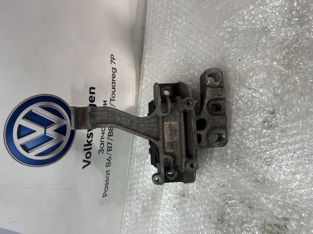 Права опора двигуна 5Q0199262BH VAG