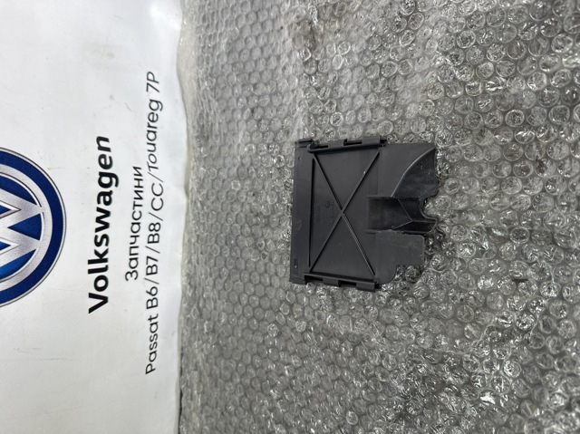 Кришка блоку запобіжників 5Q0927165G VAG