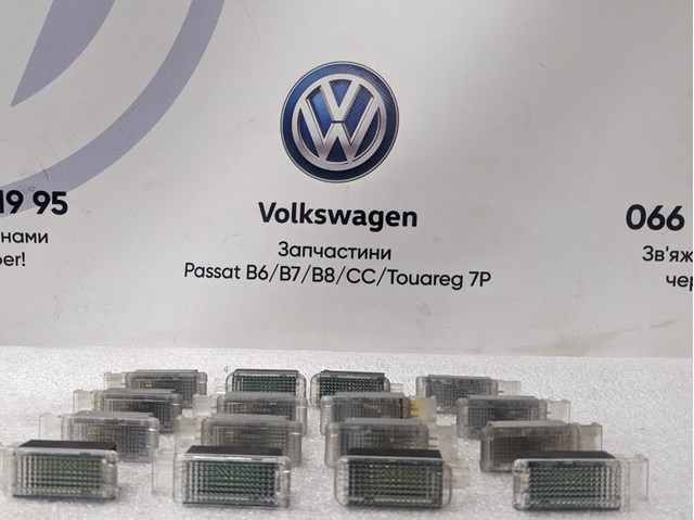 Плафон підсвічення бардачка 6L0947565 VAG