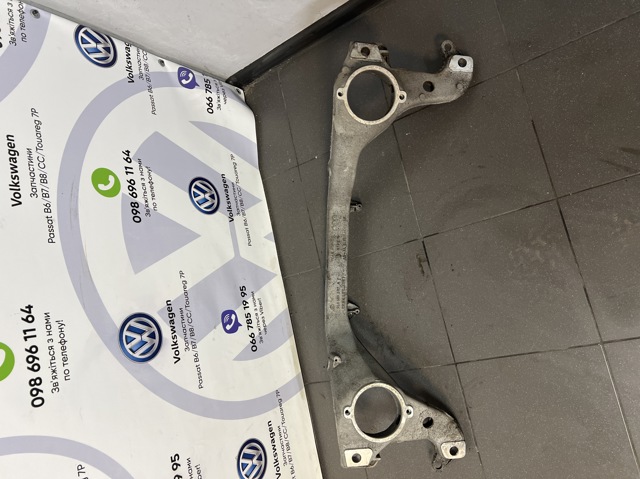 Балка кріплення двигуна 7L0199207A VAG