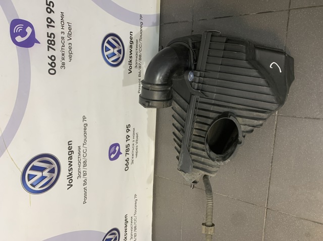 Корпус повітряного фільтра 7P0128607 VAG