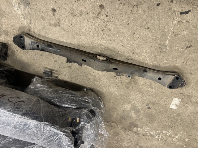 Кріплення кпп 7P6399225B VAG