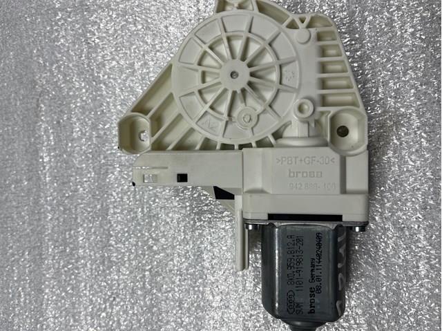 Моторчик склопідйомника двері задніх, правих 8K0959812A VAG