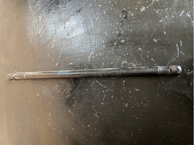 Амортизатор під капот Volkswagen Passat B8