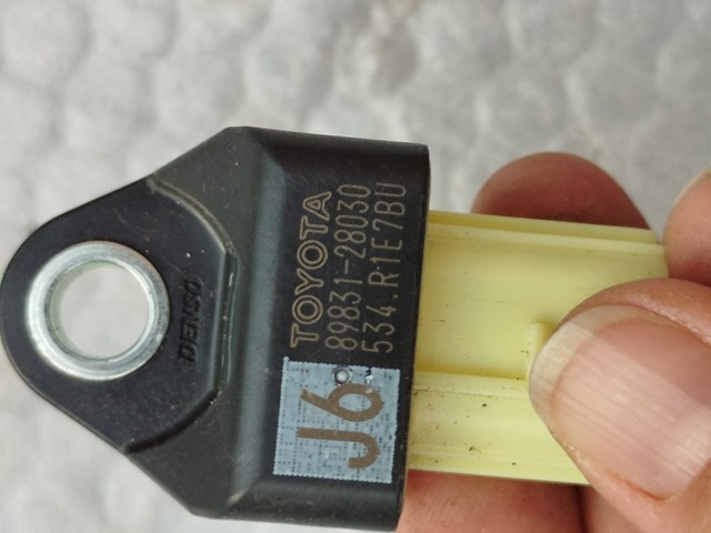 Датчик Ейрбег передній 8983128030 TOYOTA