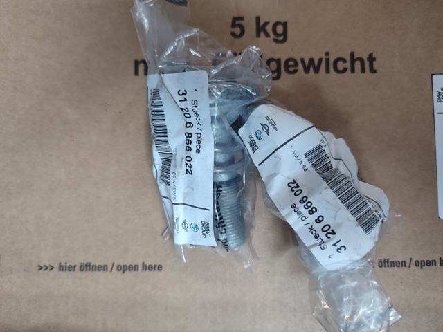 Болт кріплення маточини 31206866022 BMW