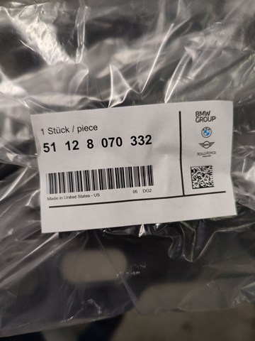 Кронштейн бампера заднього, центральний 51128070332 BMW