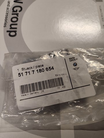 Молдинг заднього скла 51717180654 BMW