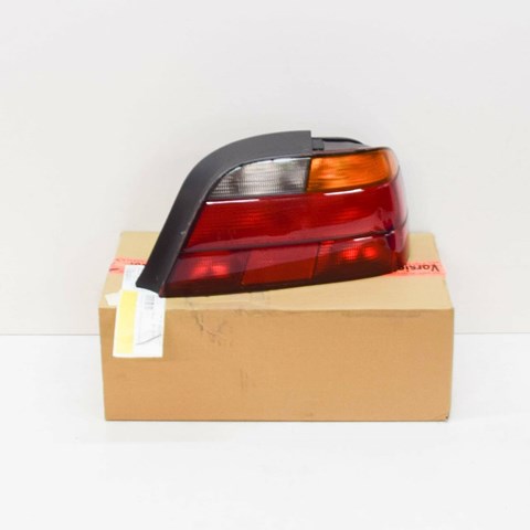 Ліхтар задній правий 63218360080 BMW