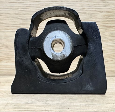 Передня опора двигуна 1236128240 TOYOTA