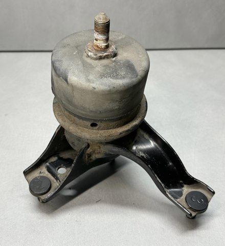 Подушка (опора) двигуна, права передня 123620V060 TOYOTA